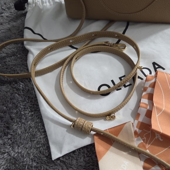 Oleada Elegant Tan Leather Handbag - Picture 9 of 15